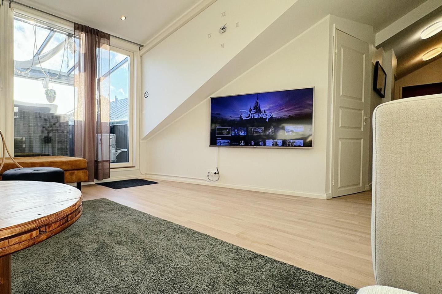 Appartement Skyroom - Sauna, Family-friendly & Skyline Views